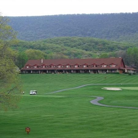 Cacapon State Park Lodge เบิร์กลีย์สปริงส์ ภายนอก รูปภาพ