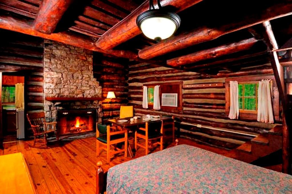Cacapon State Park Lodge เบิร์กลีย์สปริงส์ ภายนอก รูปภาพ